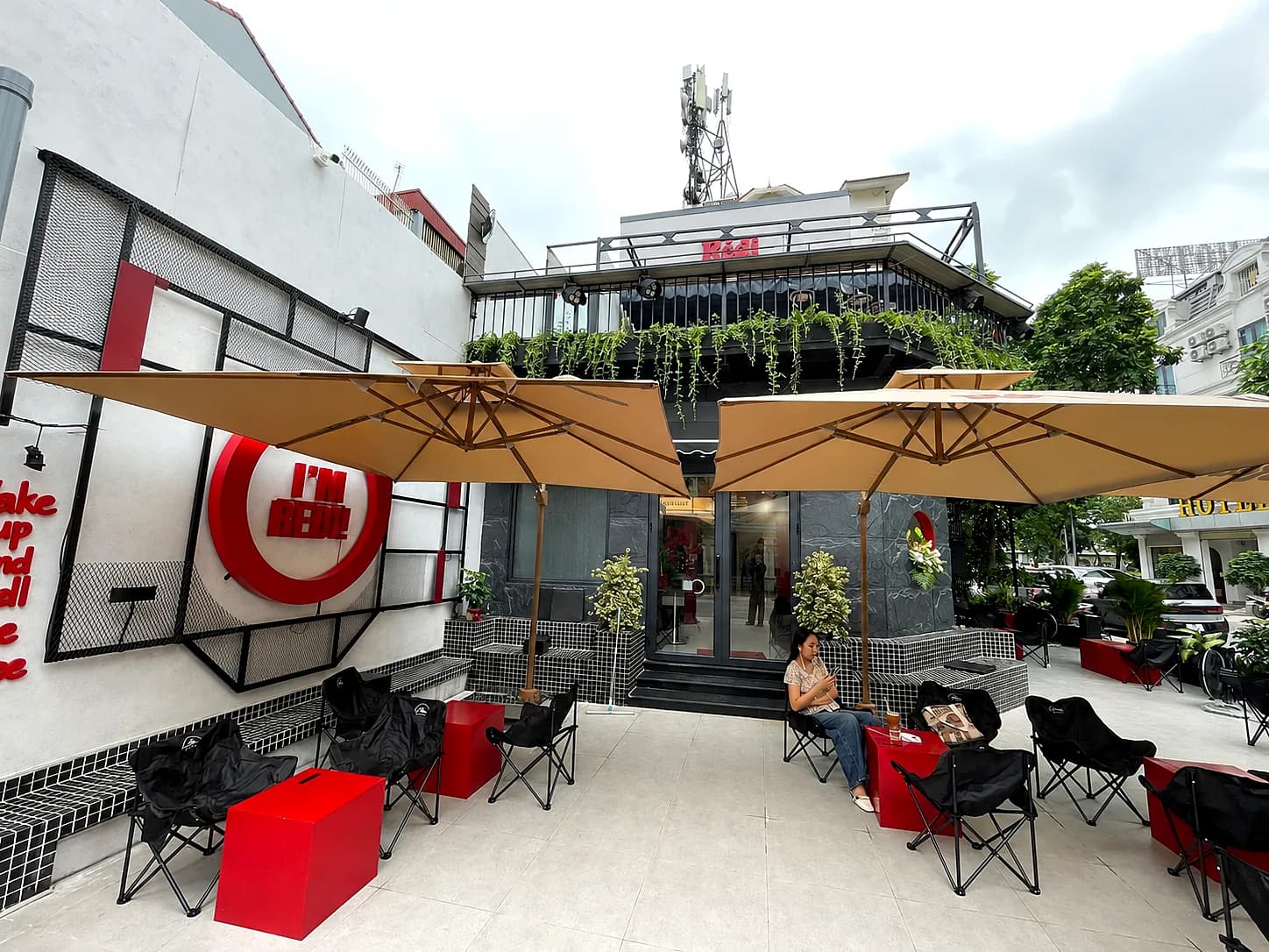 Dù lệch tâm cafe Redi Hà Nội