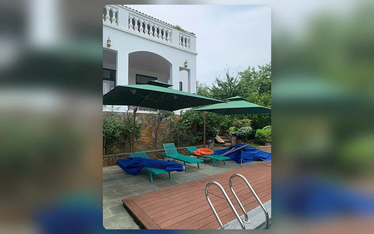 Dù lệch tâm vuông 3m x 3m màu xanh lá cho hồ bơi biệt thự Ba Vì