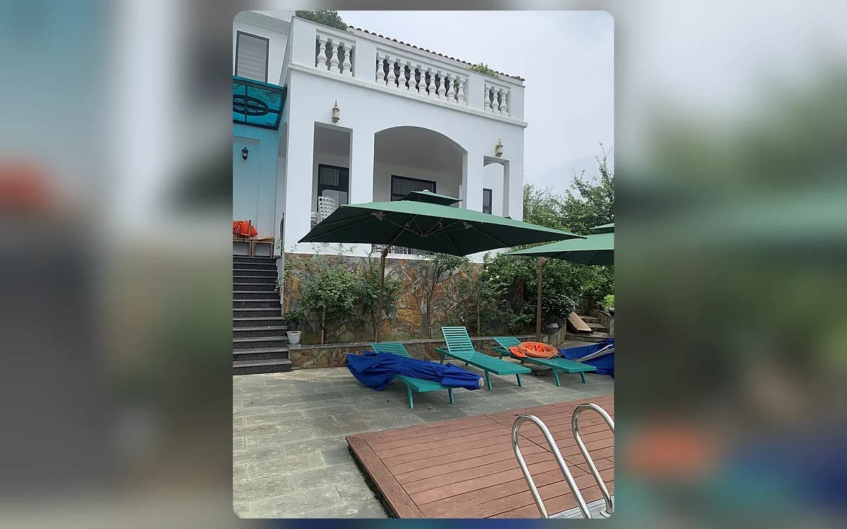 Ô dù hồ bơi màu xanh lá cho biệt thự sân vườn