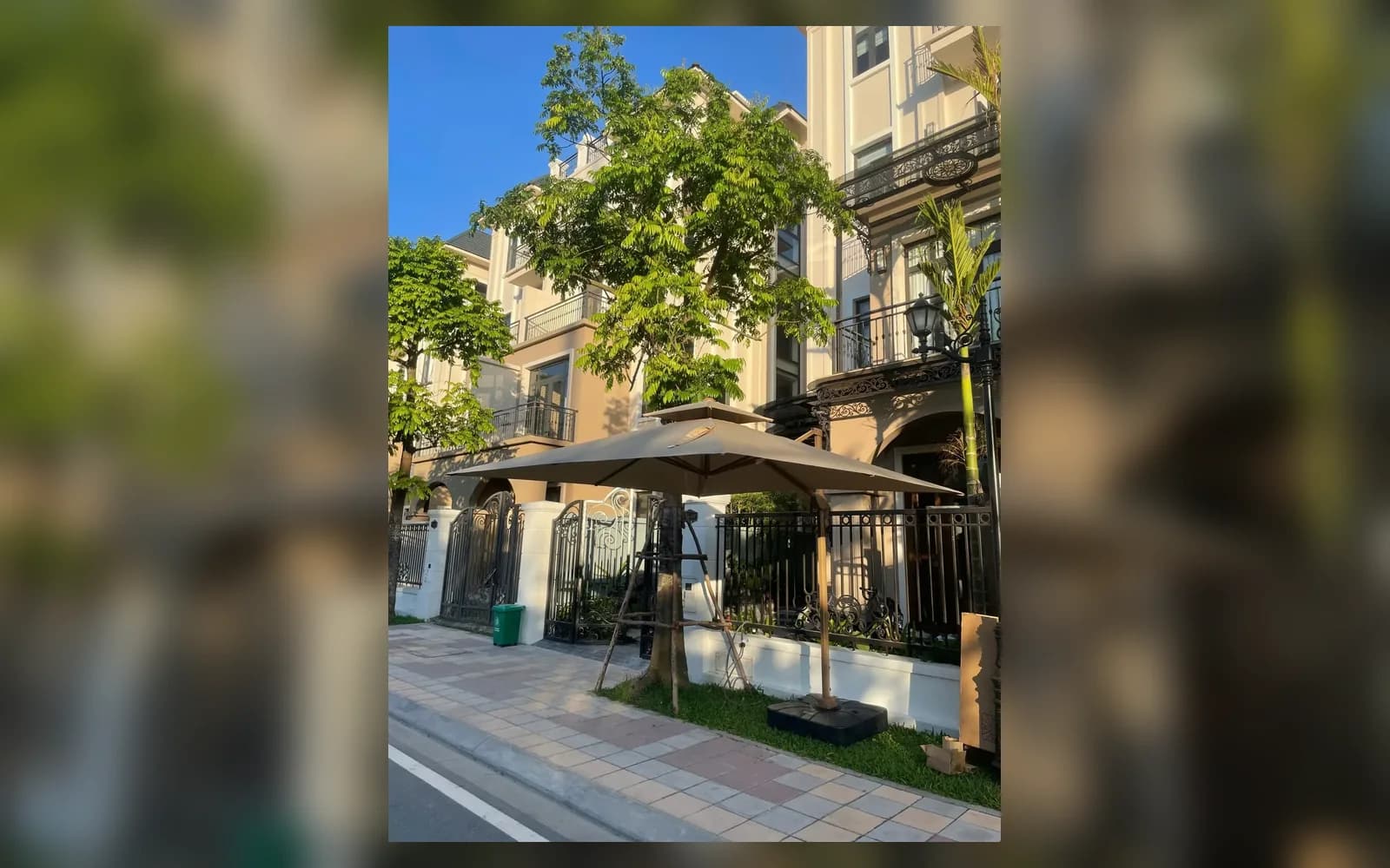 Dù lệch tâm cao cấp cho sân vườn villa và hồ bơi