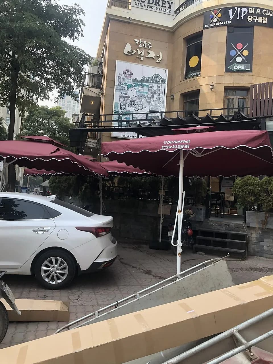 Lắp đặt dù lệch tâm vuông 2m5 cho Coffee & Beer Mỹ Đình - ảnh 5