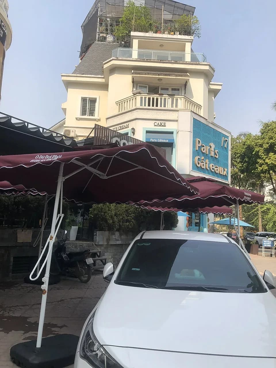 Lắp đặt dù lệch tâm vuông 2m5 cho Coffee & Beer Mỹ Đình - ảnh 2