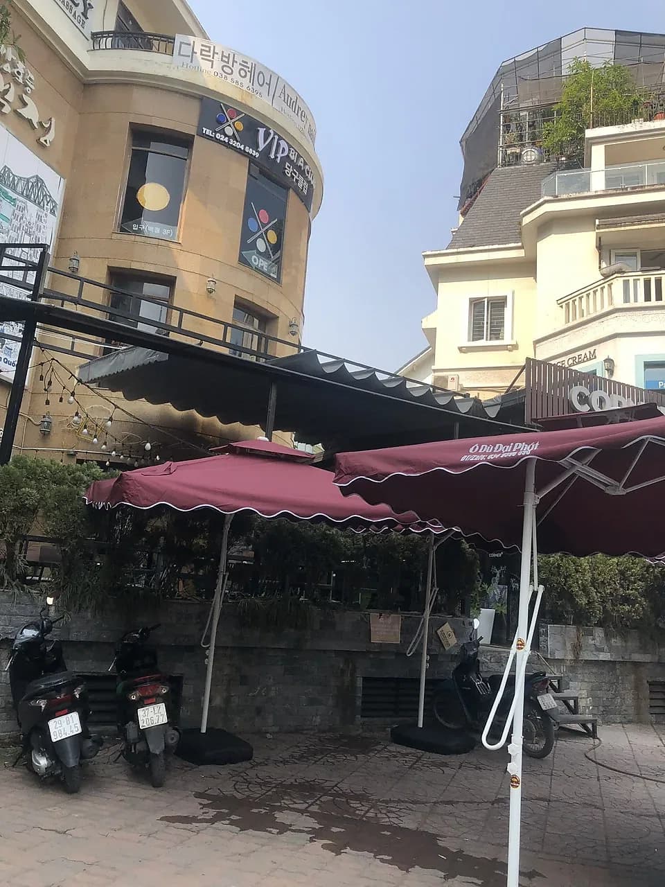 Lắp đặt dù lệch tâm vuông 2m5 cho Coffee & Beer Mỹ Đình - ảnh 3